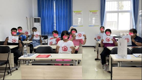 大型警车找轮胎